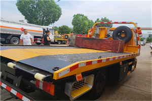 哈巴河附近拖车电话号码服务