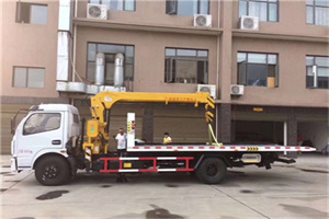 哈巴河附近汽车轮胎更换